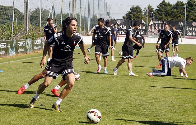 Jota en el primer entrenamiento de pretemporada del Celta. FOTO: JORGE LANDIN