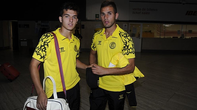 Cot�n y Luismi, en un viaje con el primer equipo del Sevilla. KIKO HURTADO