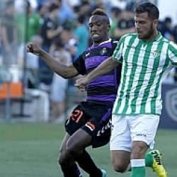 Chica se acerca a Valladolid