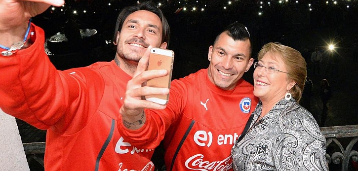 El ej�rcito chileno condecora a Gary Medel
