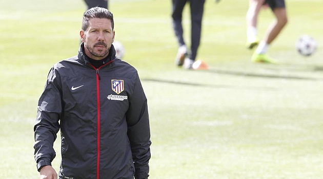 Simeone, en un entrenamiento de la pretemporada 2013/2014. / BEATRIZ GUZM�N (MARCA)