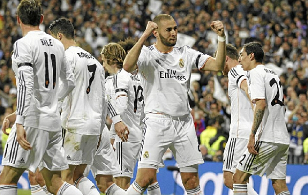 Varios jugadores del Real Madrid celebran un gol la temporada 2013/2014