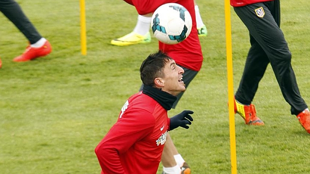 El Cebolla Rodr�guez, en un entrenamiento con el Atl�tico. / PABLO MORENO (MARCA)
