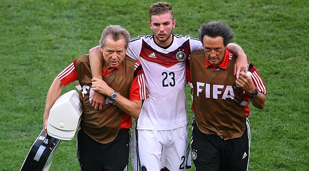 Kramer desorientado tras golpe con el argentino Garay: "�Es la final?"