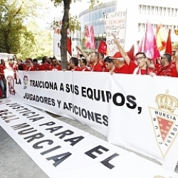 Vuelve a ser descendido en los
despachos 22 a�os despu�s