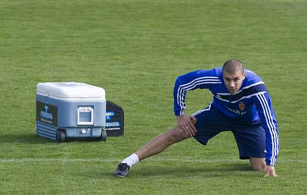 Carlos Diogo durante un entrenamiento con el Zaragoza. / Toni Gal�n