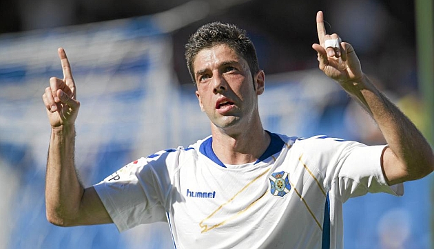 Juanjo celebra un gol con el Tenerife la pasada campa�a / Santiago Ferrero (Marca)