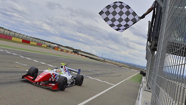 Victoria de Rowland en MotorLand y retirada de Merhi