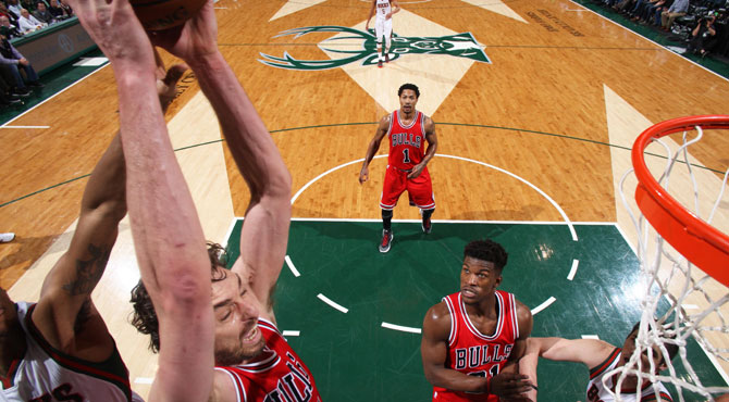 Pau y sus Bulls pulverizan a los Bucks con 54 puntos de diferencia y lanzan un aviso real a LeBron