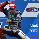 Lorenzo arrasa y M�rquez se cae