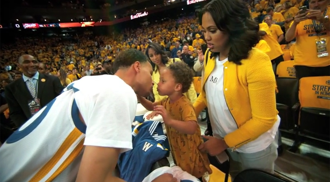 El ritual ganador de Curry con su medi�tica hija: �tierno o empalagoso?