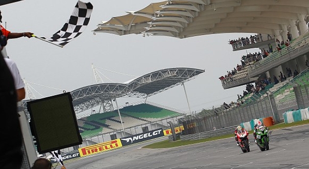 El final de la primera manga con la victoria de Rea /WSBK