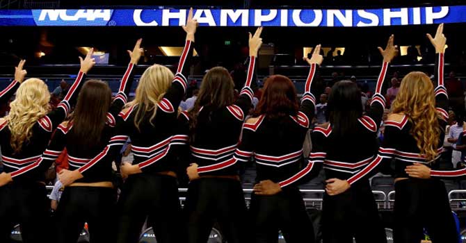 Terremoto universitario: Louisville fichaba jugadores con strippers y prostitutas