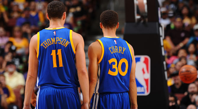 Curry y Thompson se ensa�an con los Lakers en el partido de los 233 puntos