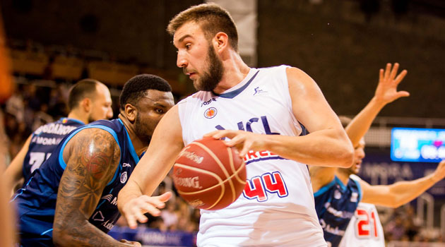 Un 2,13 m. de Manresa es el amo y se�or de la Liga Endesa