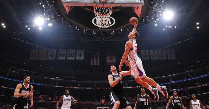 Ni todo el reino de Sacramento puede con el Cyborg Griffin