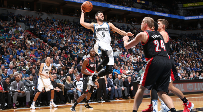 Ricky acaricia el triple doble en la noche de tributo a Flip Saunders