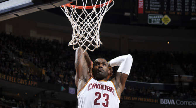 LeBron sigue aporreando las puertas de la historia al llegar a los 9.000 tiros anotados