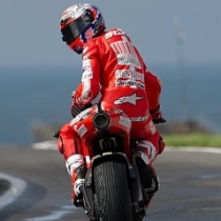Ducati reconoce estar negociando con Stoner