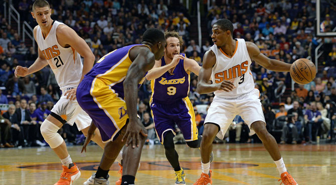 Un in�dito triple-doble de Brandon Knight devuelve a los Lakers al camino de la infamia