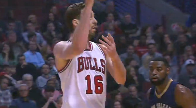 La NBA califica de divino el alley oop top de Pau Gasol