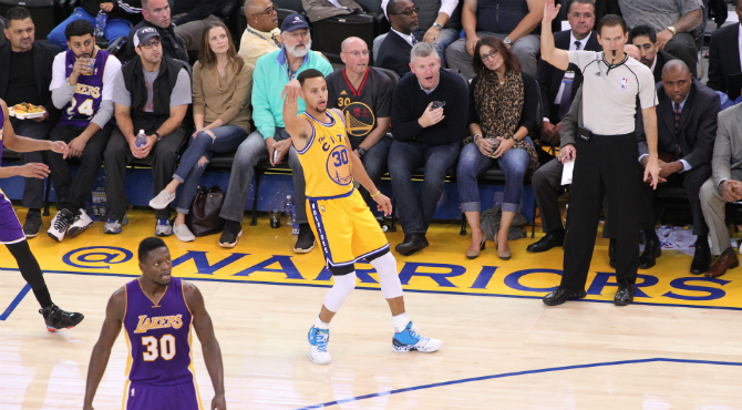 Los incre�bles 125 triples de Curry en el 24-0
