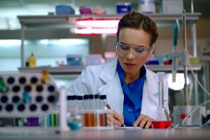 A los 19 años le diagnosticaron una enfermedad rara que no tiene cura, pero no se rindió e investigó