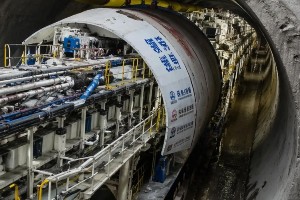 Pesa 4.000 toneladas, mide 148 metros y es el último juguete de China: tuneladora de récord mundial
